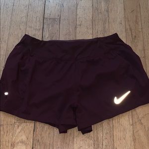 MAROON NIKE WORKOUT SHORTS